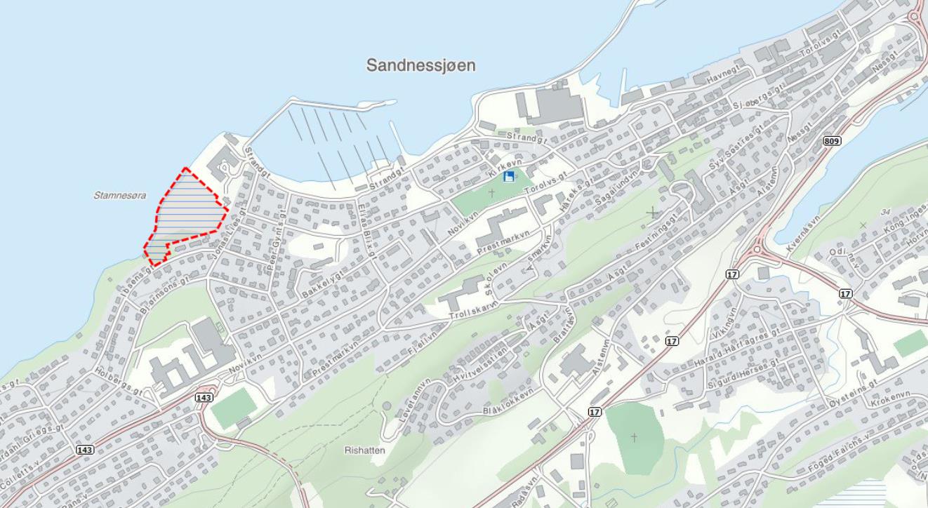 2. PLANOMRÅDET 2.1 Planområdet Området ligger sørvest for sentrum i Sandnessjøen, på eiendommen gnr. 37 bnr. 139 og 37/4. Eiendommen ligger sentrumsnært ved rådhuset.