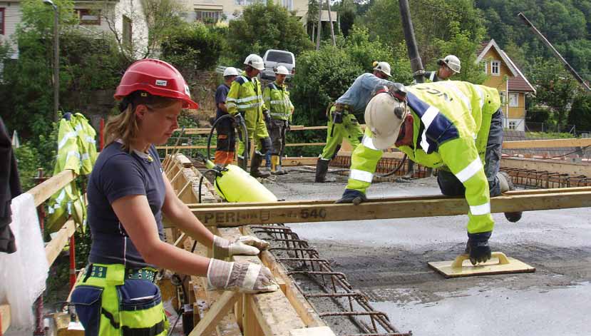 ARBEIDSMARKNADEN 7 I begge fylka er auken i arbeidsløyse størst innanfor bygg og anlegg, industri og ingeniør- og IKT-fag. Foto: NCC Region Anlegg DK Vest. bruk og fiske og innanfor kontorarbeid.