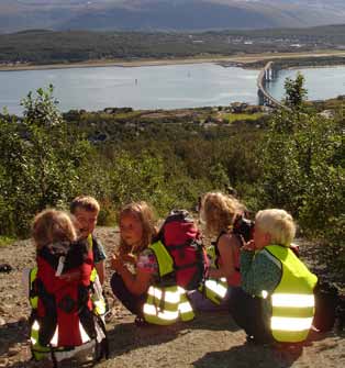 Vennskapsgrupper Barnehagen er en del av et barnehage/skole-nettverk på Kvaløysletta og Kaldfjorden som gjennom ulike aktiviteter styrker og ivaretar det enkelt barns overgang til skolen.