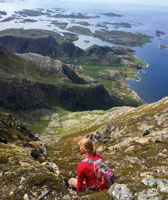 DØNNA Utsikt fra Dønnamannen foto levgodt.net Dønna har en rik og stolt historie, naturen er storslått og dyrelivet svært variert.