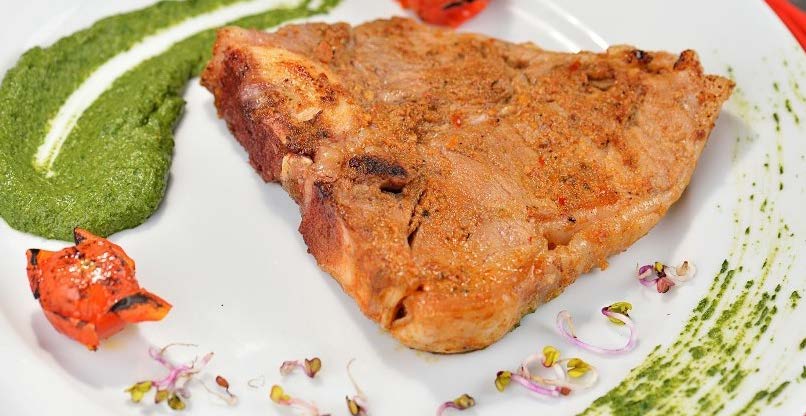 Carne Cotlet de vita cu mousse de spanac complexitate: ridicata timp de pregatire: 10 minute timp de gatire: 3 ore temperatura: 56.5 C portii: 1 cotlet de vita T-Bone - 1 buc.