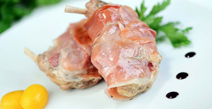 Vanat Iepure invelit in prosciutto complexitate: ridicata timp de pregatire: 2 ore timp de gatire: 2 ore temperatura: 75 C portii: 4 iepure 1 buc usturoi 4 catei vin alb demisec, calitativ 80 ml