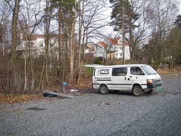 4.4 Kombinasjonsbrønn Kb4 Borehullslogger for Kb4 er vist i figur 11. Det er en svak endring i temperatur og elektrisk ledningsevne i vann ved 34-35 m.