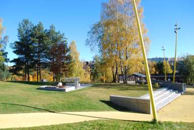 Forskrift om plantevernmidler Kommunal bruk av plantevernmidler Alle ansatte i kommunen som bruker yrkespreparater langs vei, kommunale bygg og lignende skal ha