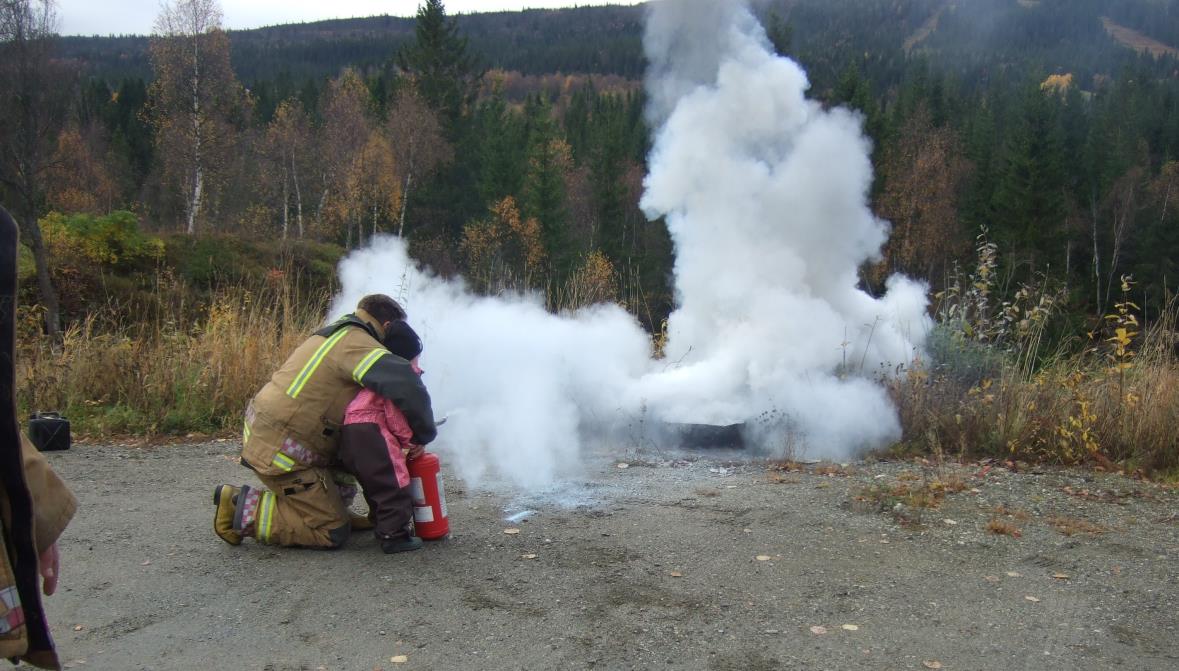 Brann og Førstehjelpsuke: Mål: Gjøre barna kompetent slik at det blir naturlig å handle når ulykken er ute. Hver avdeling skal gjennomføre Brannvern og Førstehjelpsuke.