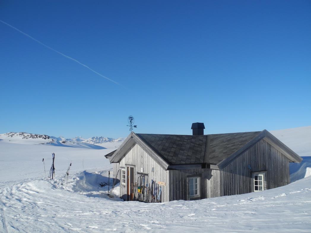 Selvbetjeningshytter Det mest eksotiske vi har i DNT Enkle og trivelige hytter med fantastisk beliggenhet. Utstyrt med alt du trenger også et eget matlager.