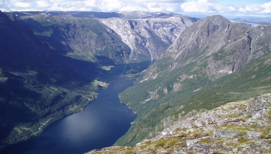 Norge må gå foran Tilgang på fornybar kraft Være et attraktivt vertsland Stabile