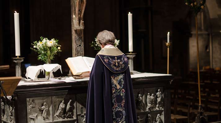 Preken under Arendalsuka Trefoldighetskirken i Arendal, 16. august 2015 Tema for gudstjenesten: En åpen og inkluderende kirke Av biskop Solveig Fiske Luk 8,1-3 Evangeliet har hast!