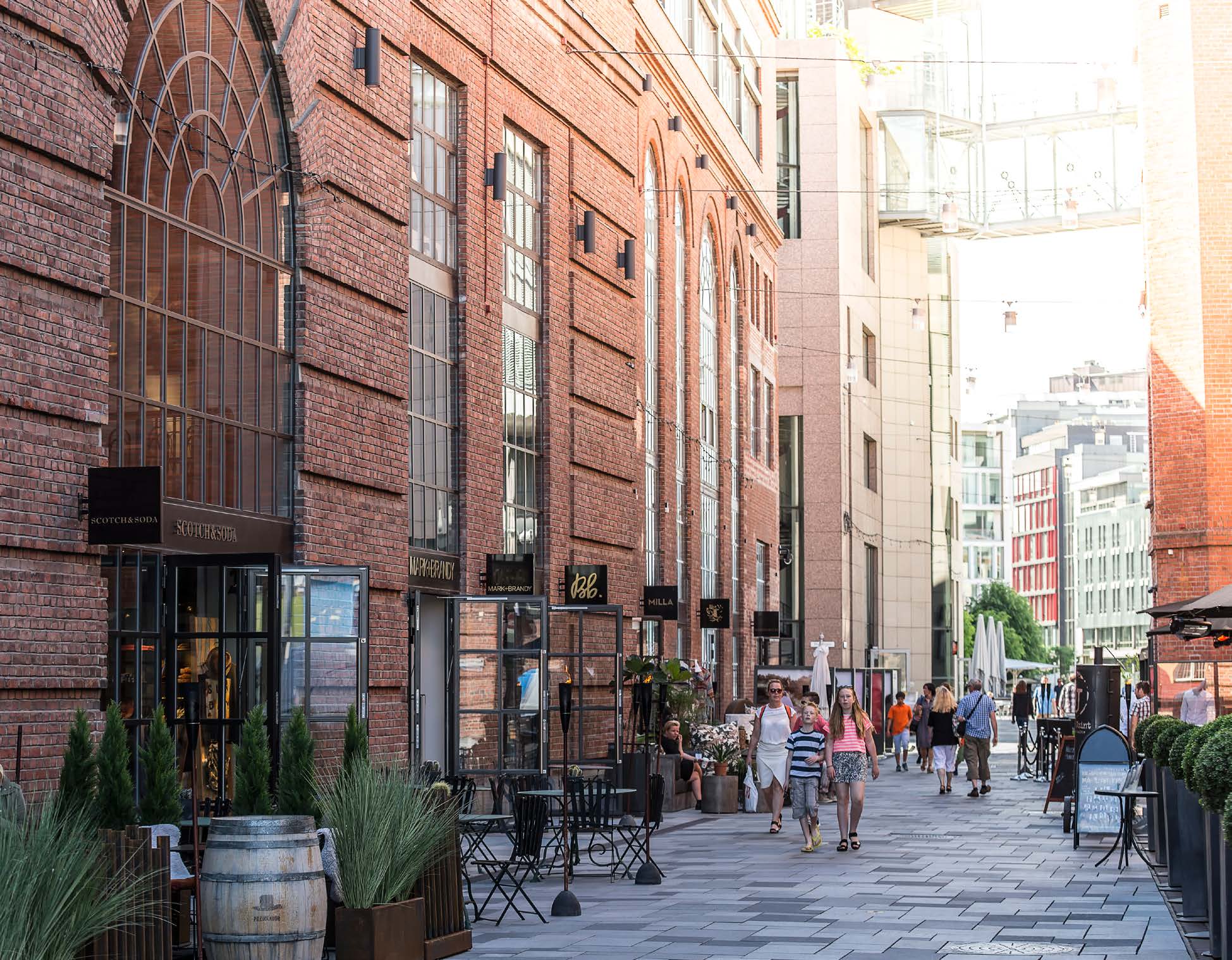 På Aker Brygge bar både kontorbygg, butikker, restauranter, servicefunksjoner og utearealer gjennomgått en full transformasjon og total fornyelse.