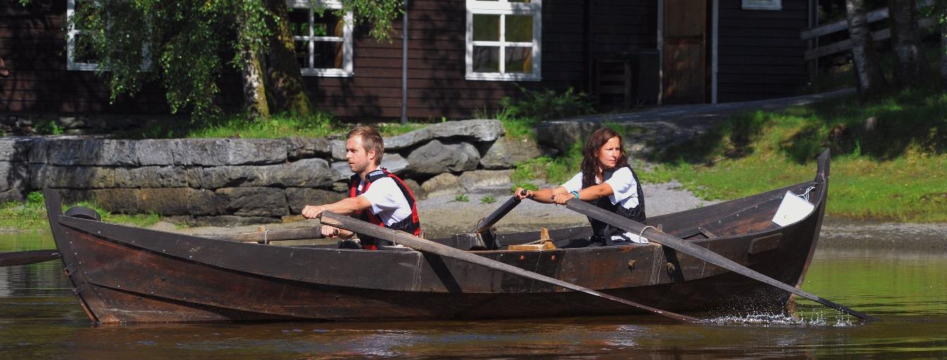 Utefasilitetar Senteret har tilrettelagte turstiar på holmen og nærområdet. Kart ligg i resepsjonen. Kaier og brygger er tilgjengelige for fisking. Utlån av fiskeutstyr i resepsjonen.