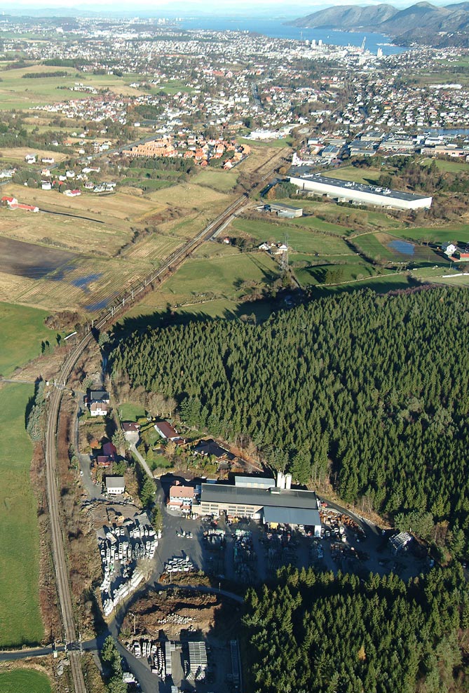 MILJØ OG OMGIVELSER Store krav til Jernbaneverket Utbyggingen av Ganddal godsterminal stiller store krav til Jernbaneverket som utbygger.