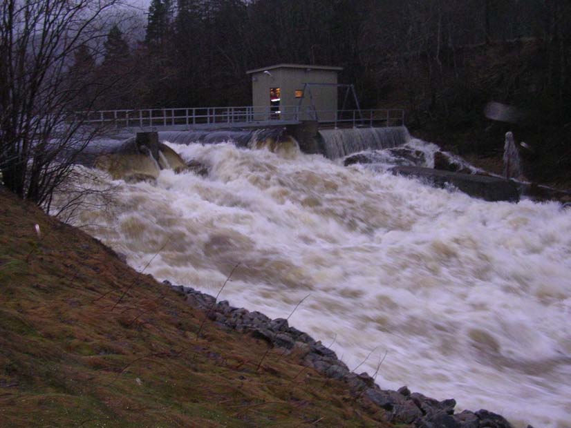 4 Flommen i Lauvsneselva januarfebruar 2006 Under flommen i Trøndelag i januar-februar i år, ble det utført registreringer av vannstander i bl.a. Lauvsnesvatnet. Dette ble utført av regulanten.
