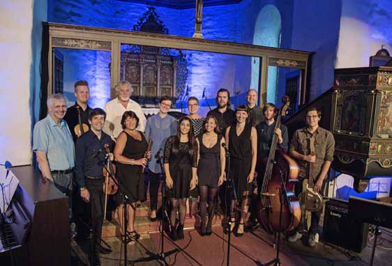 Over Stjernebru - kveldssongar ved Sognefjorden askvik5 (Egon Askvik med familie) og gode vener hadde konsert i Knarvik kyrkje i byrjinga av oktober. Dei framførte kveldstonar for ei fullsett kyrkje.