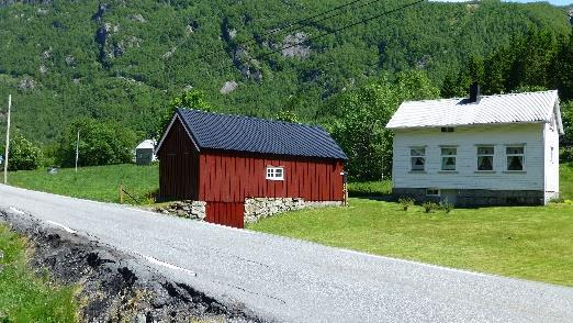 Rv. 13 Brattlandsdalen, Hordaland grense - Håra, strekningsanalyse 29 godt område for påhogg i sør. Påhogget i nord har utgåande på skrå ut av en fjellskjering. Påhogg må vurderast nærare.