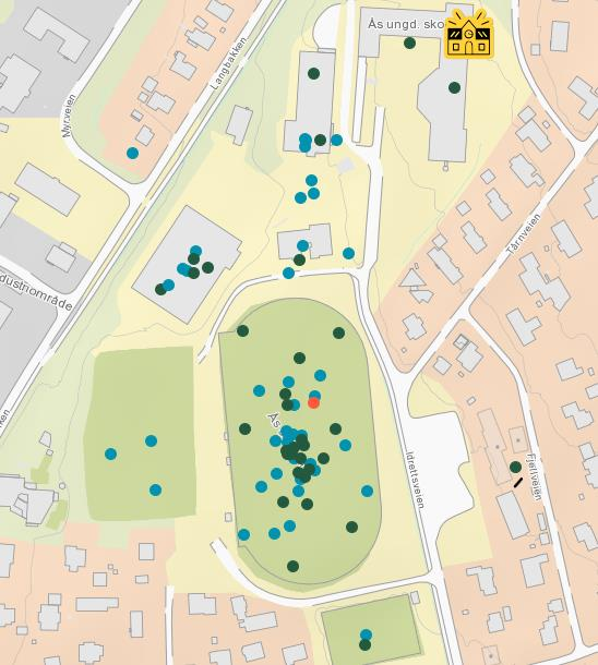 Ås ungdomsskole og stadion Liker/fint sted (28) - fordi jeg elsker å spille fotball og jeg bruker det meste av fritiden min på å være der - jeg spiller i korps.