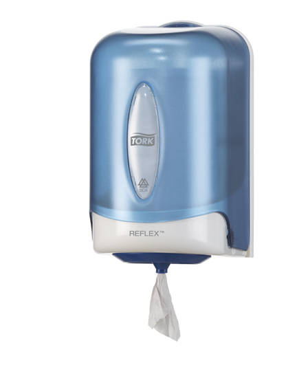 Tork Dispenser Maxi Senterrull W En hygienisk dispenser for maxi senterruller som betjenes utmerket med én hånd.