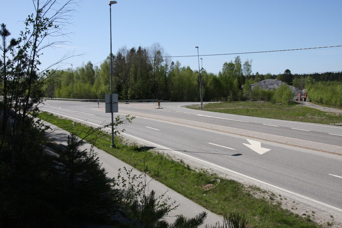 Figur 4 Bildet viser T-krysset mellom Fv 6 og Langliveien syd for planområdet.