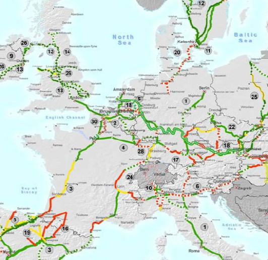 10 mål 1. Halvere bruken av biler med konvensjonelt drivstoff i byer innen 2030, fase dem ut innen 2050, CO 2 -fri bylogistikk innen 2030. 2. 40% lav-karbon drivstoff i luftfarten og 40% (50%) lavere utslipp fra skipsfarten innen 2050.