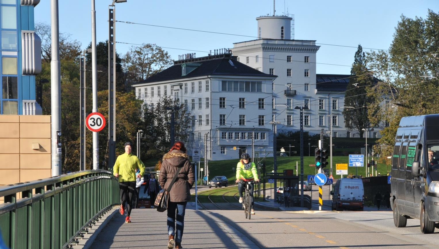 Eksisterende virkemidler og organisering Det meste av dagens tilrettelegging skjer med midler gjennom Bergensprogrammet sin satsing på sykkeltilrettelegging knyttet opp mot fylkes- og riksveier.