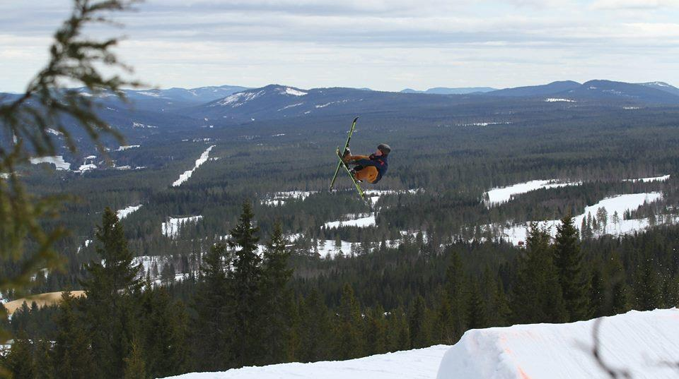 Sammenlagt kom Eirik på en fin 7 plass i Norgescupen, noe som ga masse inspirasjon inn mot neste års sesong. Han og 3 andre av våre medlemmer går nå på Hovden skigymnas.