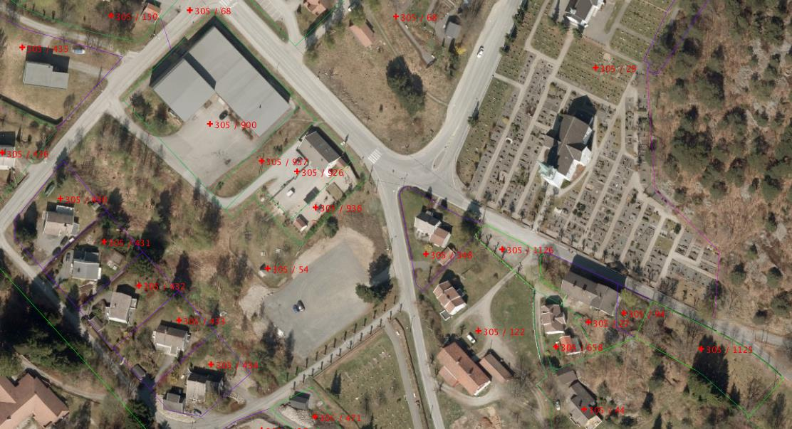 skolen, men det mangler en trafikksikker overgang fra planområdet til G/S-veg i Kirkeveien. Hensynsformål Frisiktsone reguleres inn i plankartet.