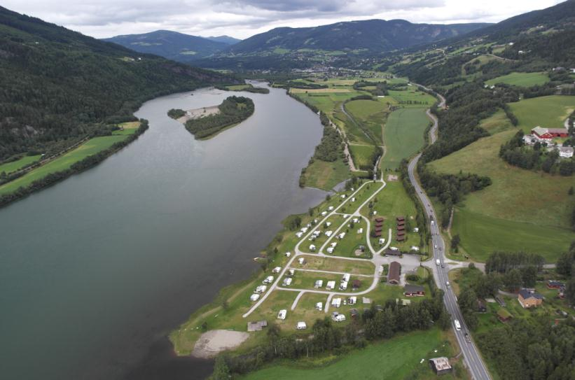 Forprosjekt E6 Elstad - Frya 5 ELSTAD ÅMILLOM Gudbrandsdalen er en typisk vid U-dal med runde og rolige landformer, hvor mektige fjellmassiv skimtes enkelte steder som en bakvegg.