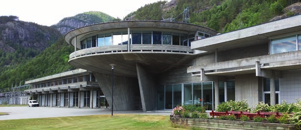 Suldal kraftstasjon. Ark. Geir Grung. Foto David Aasen Sandved/Wikipedia Ekebergrestauranten. Ark. Lars Backer.