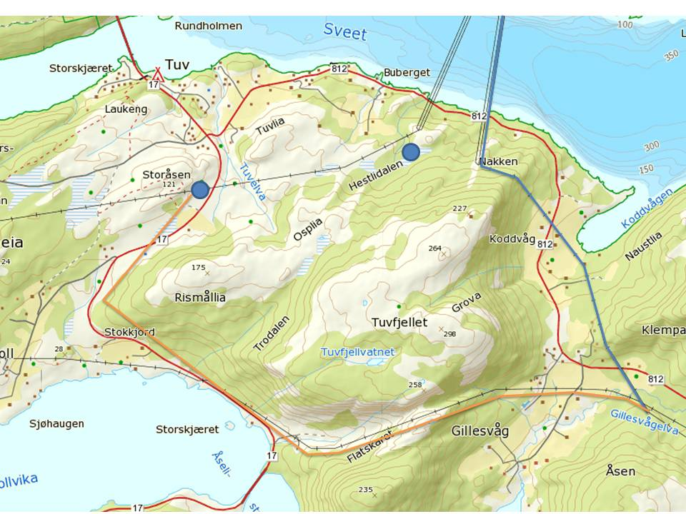 Figur 3 Eksisterende linje (blå) og foreslått ny trase (oransje) for linje fra Oldereid. Mulige plasseringer for transformatorstasjon ved Storåsen og Hestlidalen er merket med blå prikk.