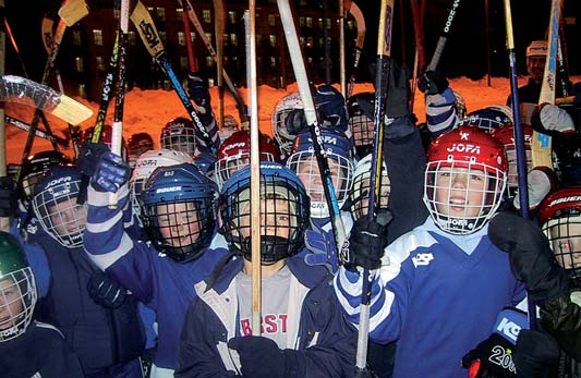 ÅRSRAPPORT 2011 BANDY www.nbfutvikling.no/bandy ANSATTE André G. Hagen har vært ansatt i 100% stilling siden 01.01.2011. E-post: andre.hagen@nbfutvikling.no Mobil: 410 77 979 www.nbfutvikling.no/bandy ANTALL KLUBBER OG MEDLEMMER Klubber 38 Medlemmer 5147 Lisensierte 1538 FRAMTIDSUTSIKTER Aktivitetsutvikling vil være hovedfokus neste sesong.