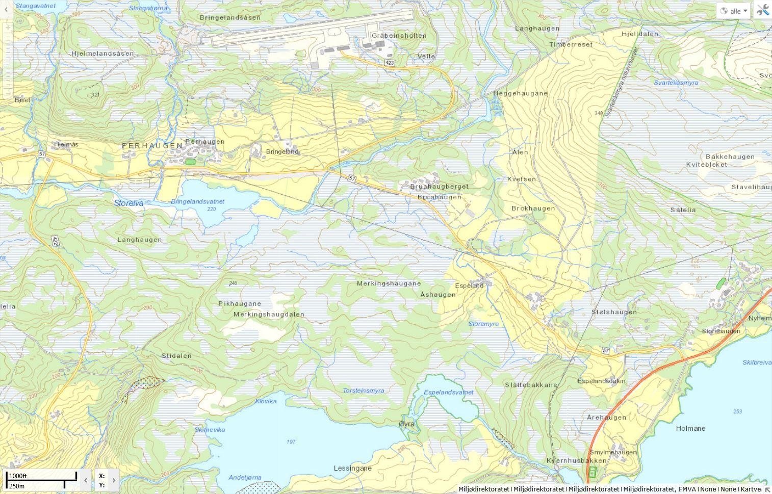 Figur 3: Aktsemdskart for snøskred og steinsprang utarbeidd av NGI (www.atlas.no, 2016). Omtrentleg trasé er stipla med svart. Planlagd ny trasé for Fv.