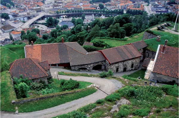 Arbeidene med disse befestningene ble utført under ledelse av lensherren Tønne Huitfeldt, men ettersom den betydningsfulle ingeniøroffiseren Willem Coucheron var i Halden i 1659, er det tenkelig at