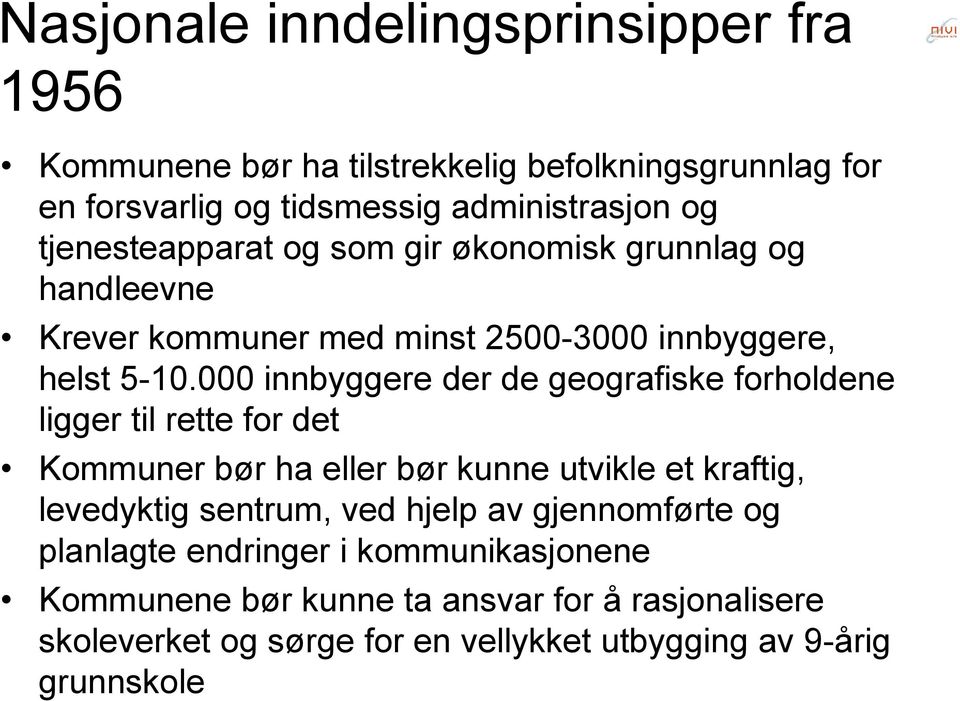 000 innbyggere der de geografiske forholdene ligger til rette for det Kommuner bør ha eller bør kunne utvikle et kraftig, levedyktig sentrum, ved