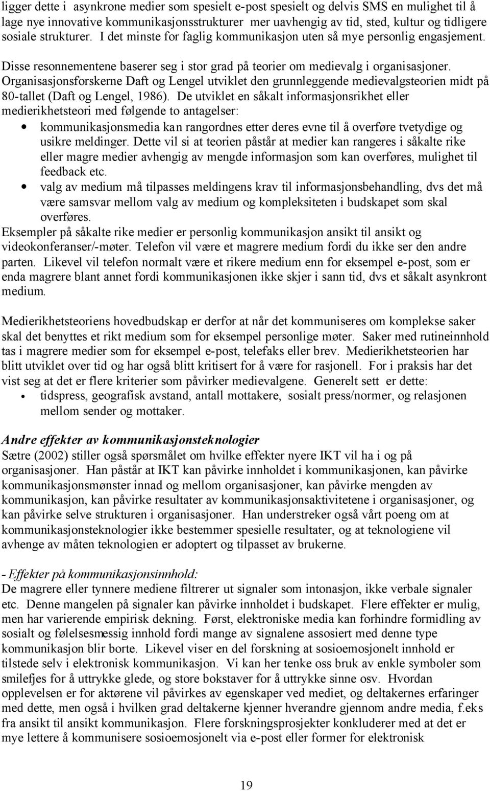 Organisasjonsforskerne Daft og Lengel utviklet den grunnleggende medievalgsteorien midt på 80-tallet (Daft og Lengel, 1986).