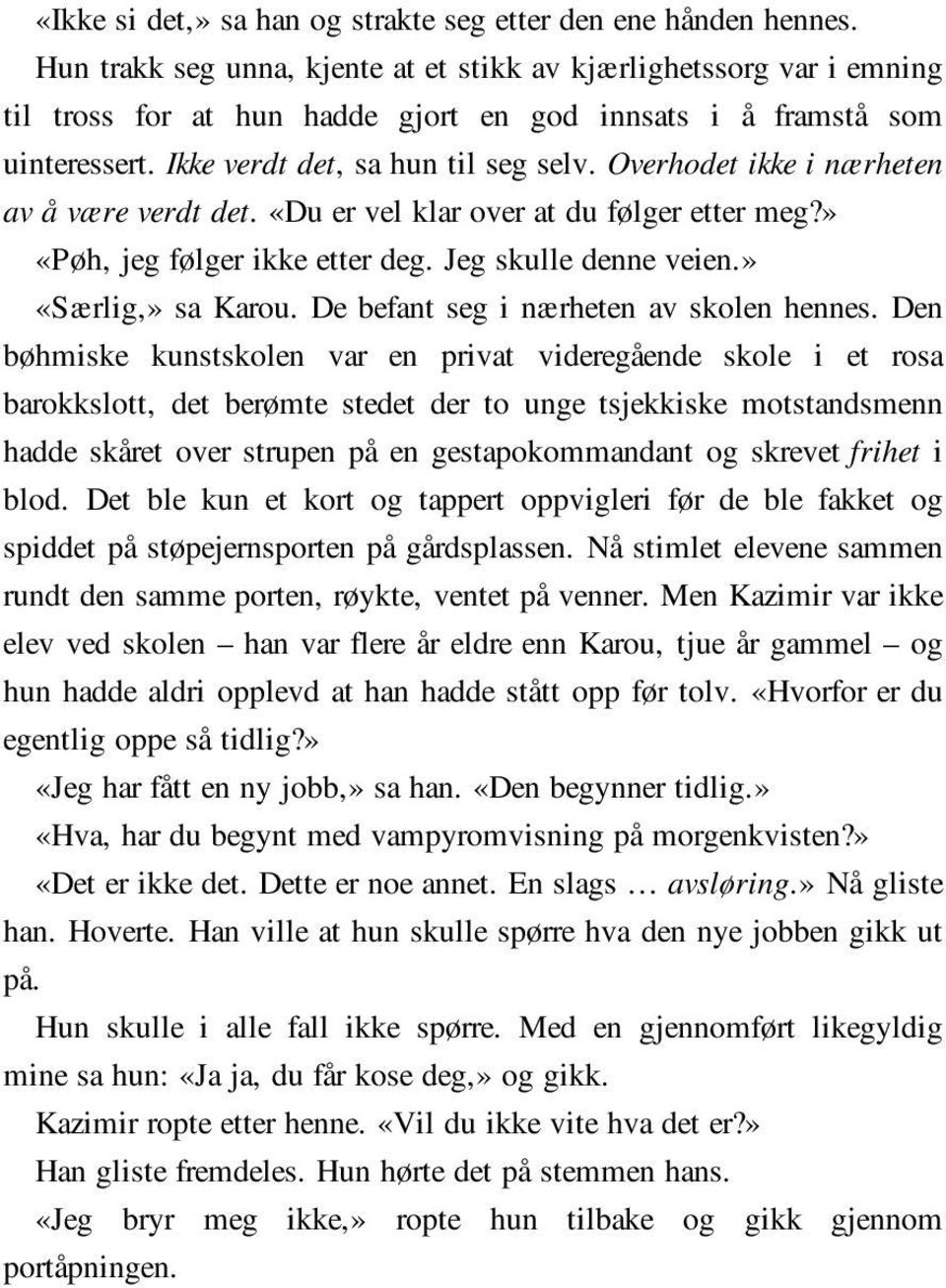 Overhodet ikke i nærheten av å være verdt det. «Du er vel klar over at du følger etter meg?» «Pøh, jeg følger ikke etter deg. Jeg skulle denne veien.» «Særlig,» sa Karou.