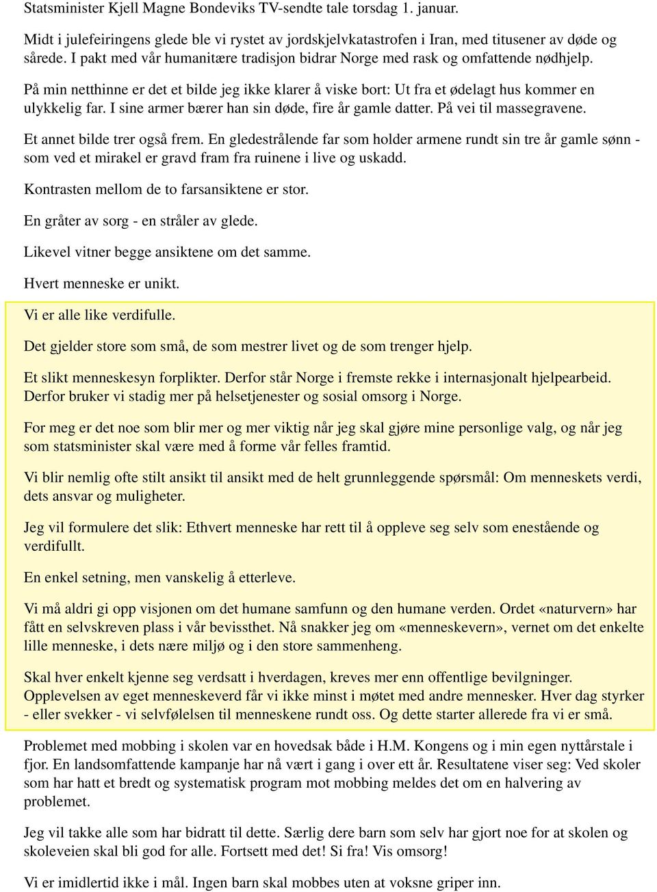 I sine armer bærer han sin døde, fire år gamle datter. På vei til massegravene. Et annet bilde trer også frem.