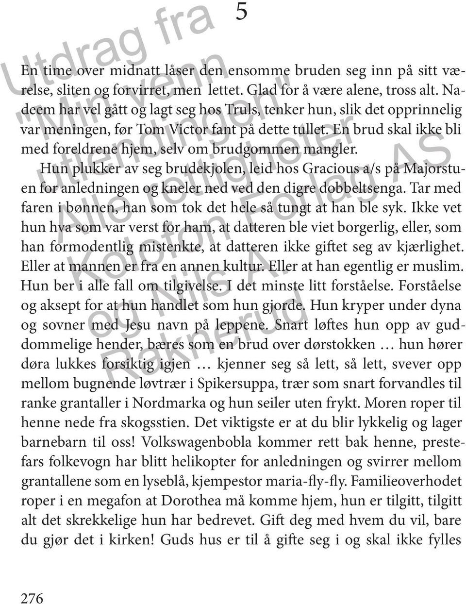 Hun plukker av seg brudekjolen, leid hos Gracious a/s på Majorstuen for anledningen og kneler ned ved den digre dobbeltsenga. Tar med faren i bønnen, han som tok det hele så tungt at han ble syk.