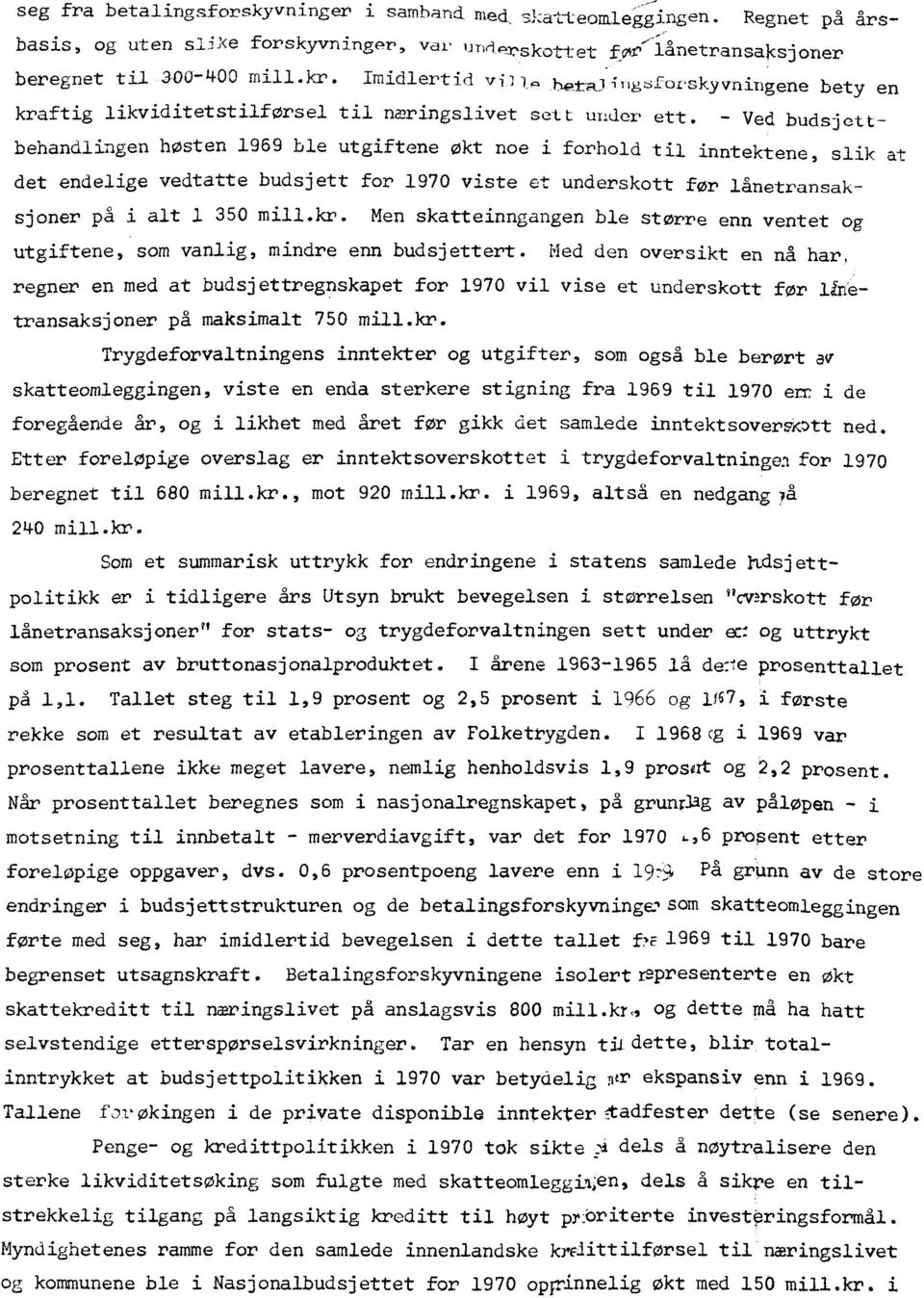 - Ved budsjettbehandlingen høsten 1969 ble utgiftene okt noe i forhold til inntektene, slik at det endelige vedtatte budsjett for 1970 viste et underskott for lånetransaksjoner på i alt 1 350 mill.kr.