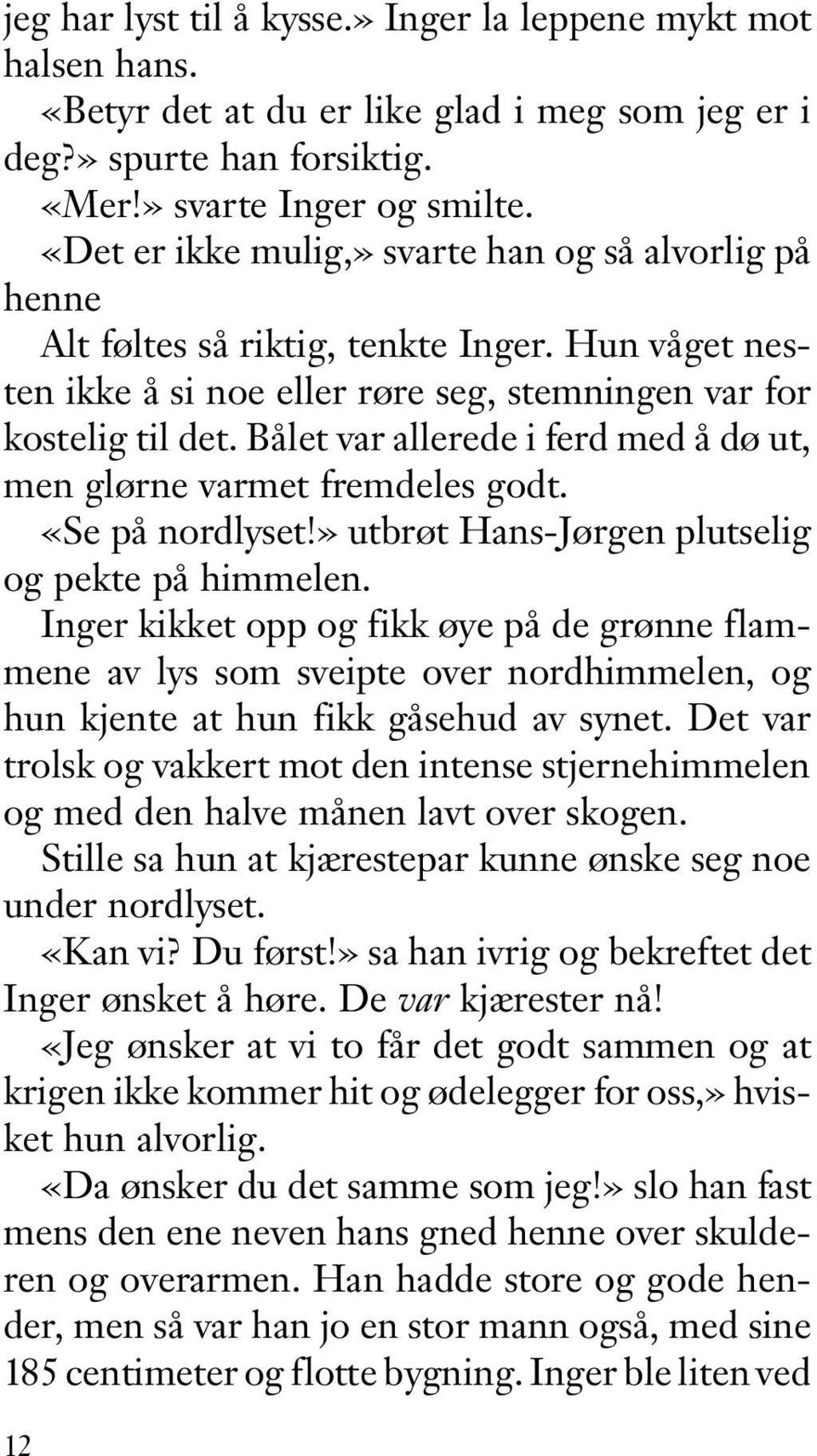 Bålet var allerede i ferd med å dø ut, men glørne varmet fremdeles godt. «Se på nordlyset!» utbrøt Hans-Jørgen plutselig og pekte på himmelen.