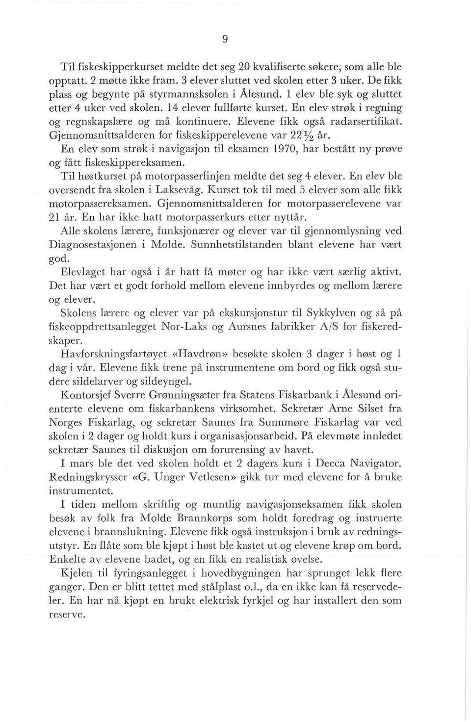 Gjennomsnittsaderen for fiskeskippereevene var Y år. En eev som strøk i navigasjon ti eksamen 1970, har bestått ny prøve og fått fiskeskippereksamen.