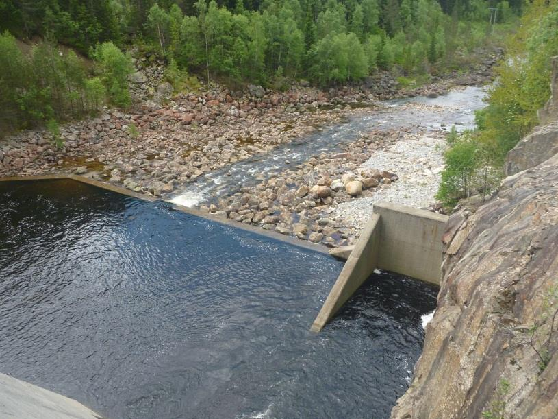 Logna sett nedover fra Smeland-dammen (Lognavatn kraftsdam), foto: Stig Skjævesland 4.4 Unntaksbestemmelser Det er i vannforskriften lagt opp til en rekkeflere unntaksbestemmelser.