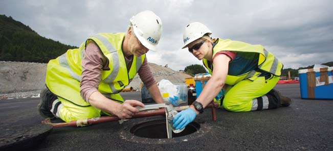 enorme investeringer i energieffektivisering og politisk vilje til strengere lov givning.