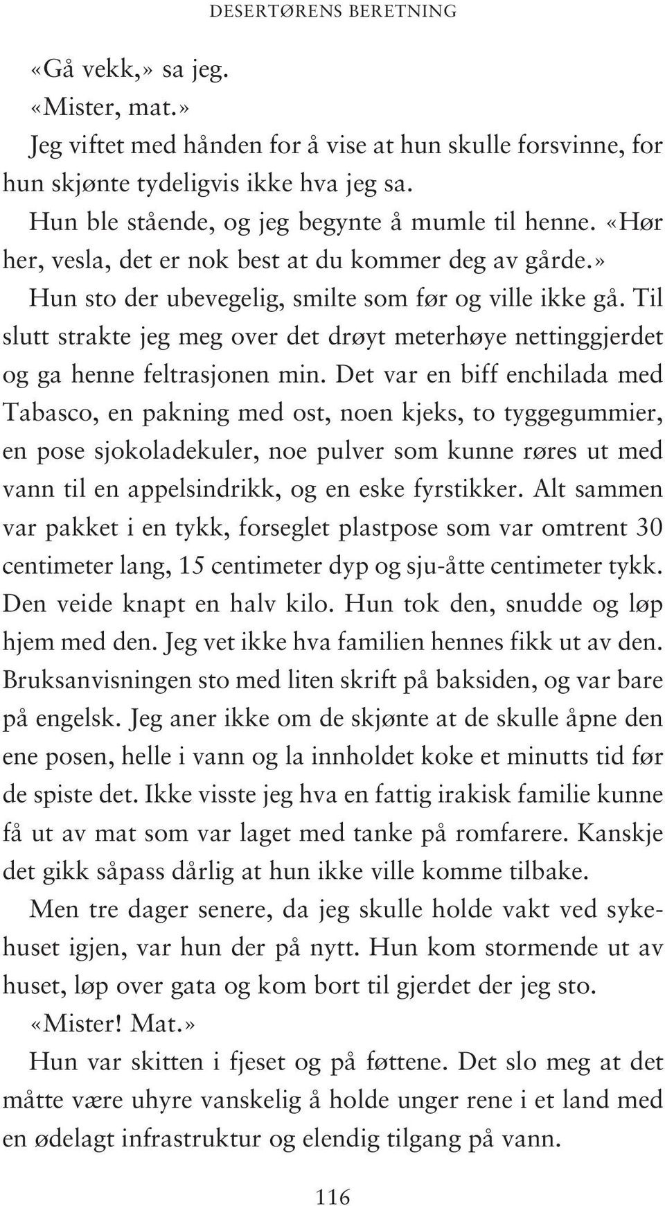 Til slutt strakte jeg meg over det drøyt meterhøye nettinggjerdet og ga henne feltrasjonen min.