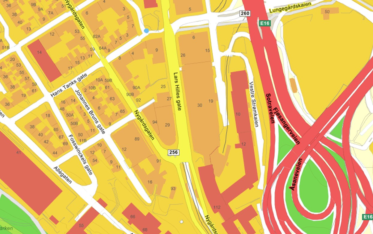 2 Kl. 19.00 setter bilkortesjen seg i sving gjennom sentrum til Bontelabo hvor vi samles for videre informasjon.