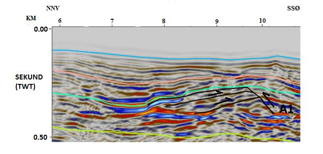 Fig. 7.8: Utsnitt fra linje 18. Svart pil viser fortykningen av området i kritt enheten, som antakeligvis er forårsaket av forkastninger dannet i løpet av tertiær deformasjon.