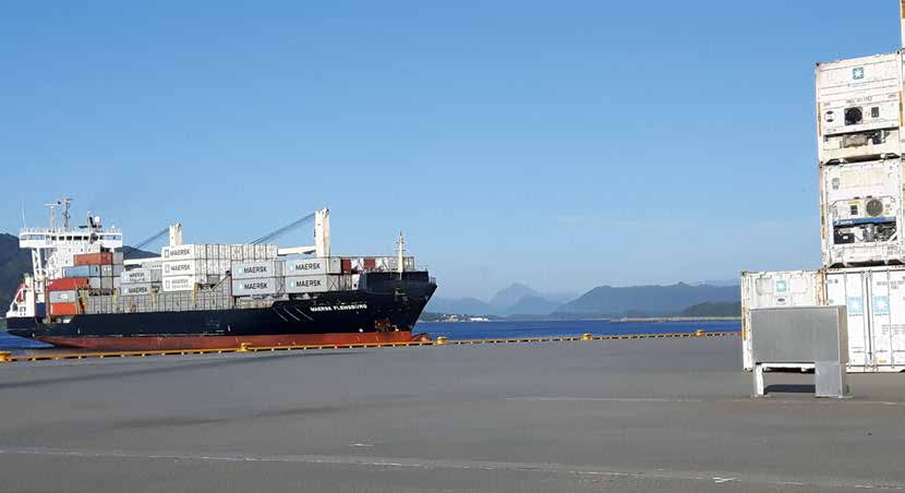 Aktivitet i havna Cruiseskip på vintercruise til Ålesund Maersk