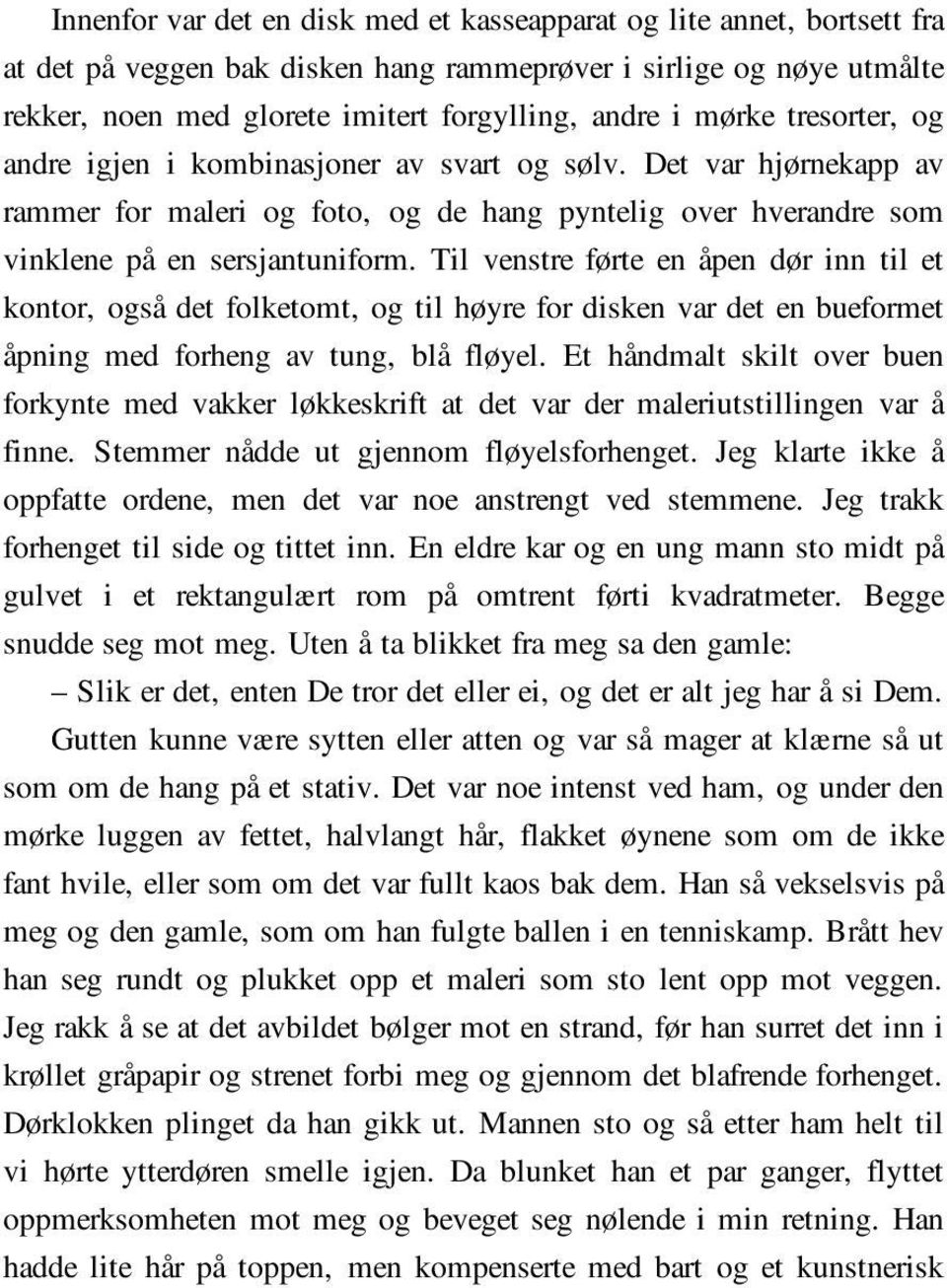 Til venstre førte en åpen dør inn til et kontor, også det folketomt, og til høyre for disken var det en bueformet åpning med forheng av tung, blå fløyel.