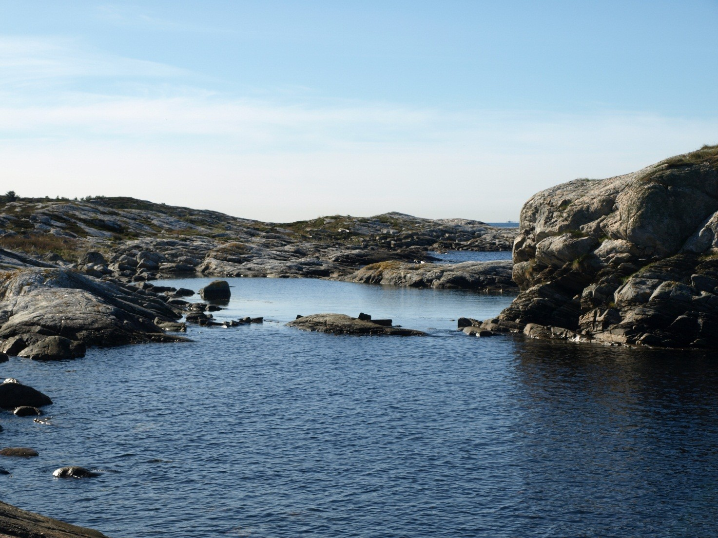 Det er lagt til rette for framtidige muligheter for etablering av sanitæranlegg ved etablert pumpestasjon i forlengelsen av eksisterende kjøreveg/boliggate Havgapet, ca 100 meter øst for sjøbadet.