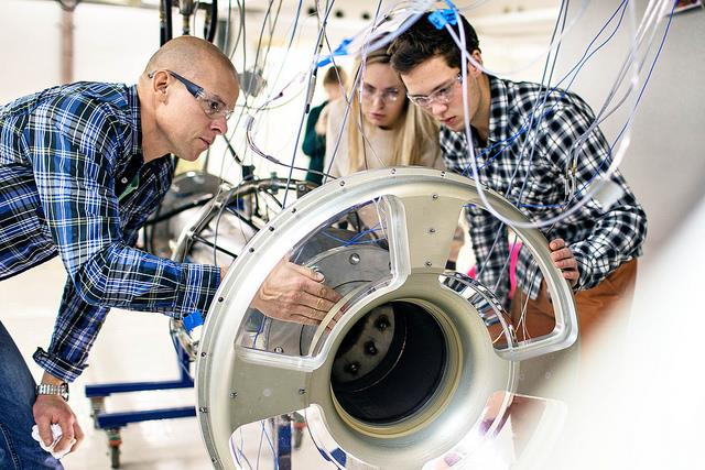 Noen forskningsprosjekter vi jobber med: Ph.d-program Flerfase Transport (oljeselskap og NFR) Marie Curie Training Site.