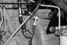 VEDLIKEHOLD OLJER OG FETT MOTOR (Gjelder maskiner under serienummer 006009) Peil motorens oljenivå daglig. Skift motorolje og oljefilter etter de første 50 driftstimer og deretter for hver 100.