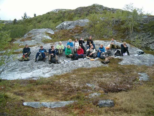 Beryll (grønn), granat (rød) og høyren kvarts i en forekomst fra Setesdalen På denne studieretningen kan du spesialisere deg innenfor evaluering av den mulige mengden og sannsynlige verdien av både